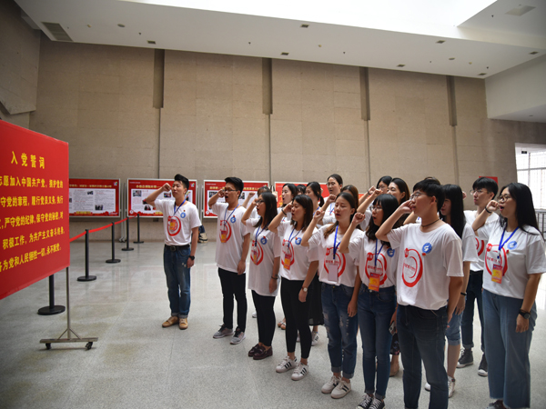 1505703250118036.jpg 20170917党员服务日 (4).jpg