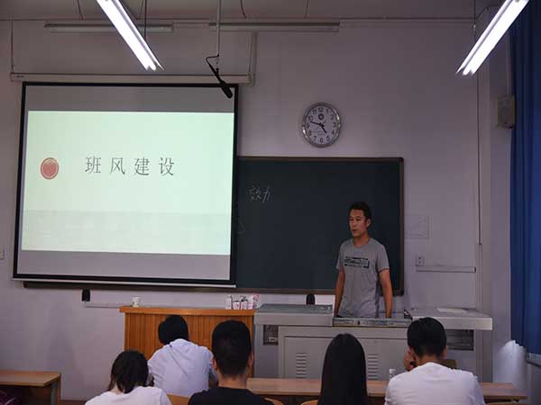 先进班集体答辩02.jpg