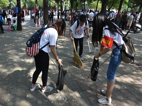 1505703265230306.jpg 20170917党员服务日 (7).jpg