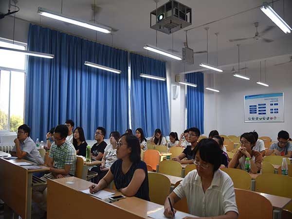 先进班集体答辩09.jpg