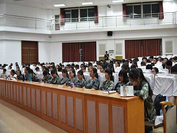 新生入学教育04.jpg