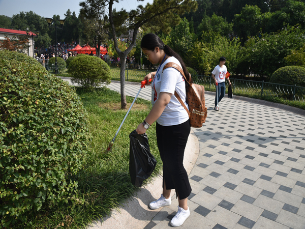 1505703258103138.jpg 20170917党员服务日 (6).jpg