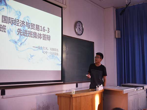 先进班集体答辩06.jpg